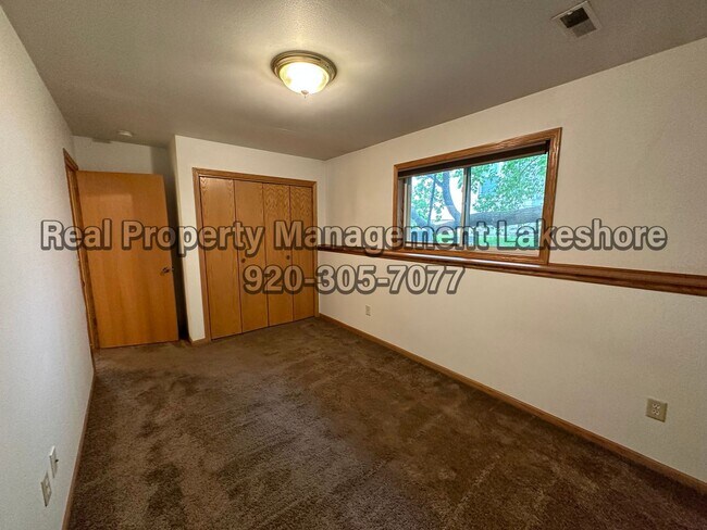 Building Photo - Spacious 5-Bedroom, 2-Bathroom House for Rent