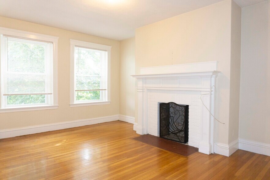 Building Photo - 53 Strathmore Rd