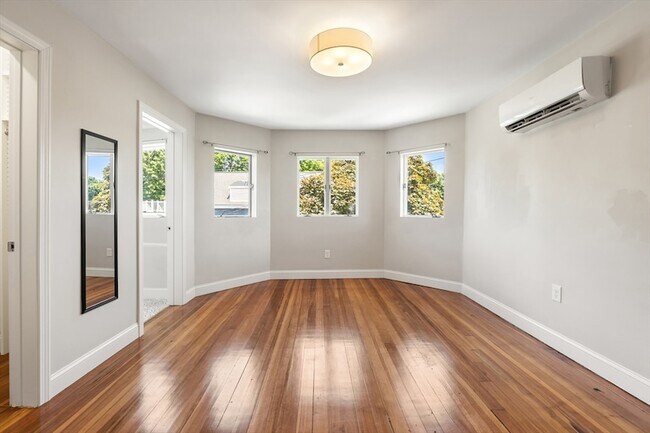 Building Photo - 159 Cowper St