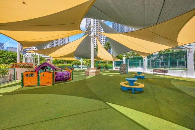 Building Photo - 888 Brickell Key Dr