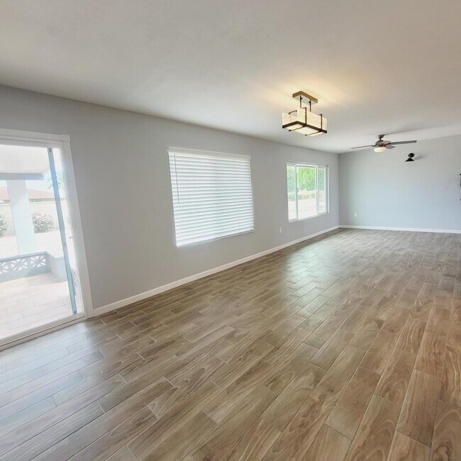 Building Photo - 14014 N Cameo Dr