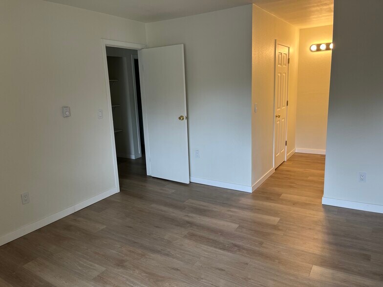 Master Bedroom - 12429 NE 130th Ct