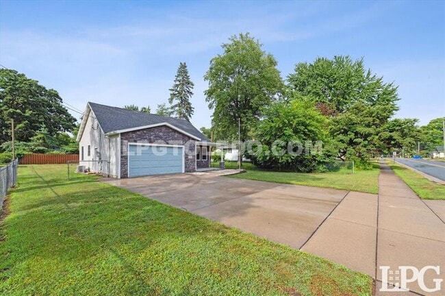Building Photo - 7044 Springfield Dr