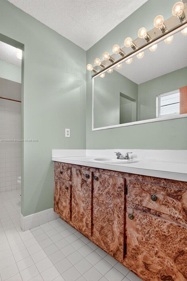 Building Photo - 6858 S Congress Ave