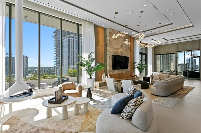 Building Photo - 275 1st Ave S