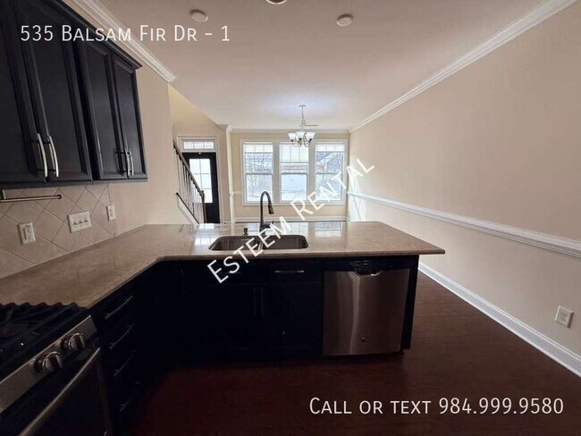 Building Photo - 535 Balsam Fir Dr