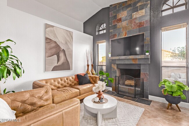 Building Photo - 2555 N Tamarisk St