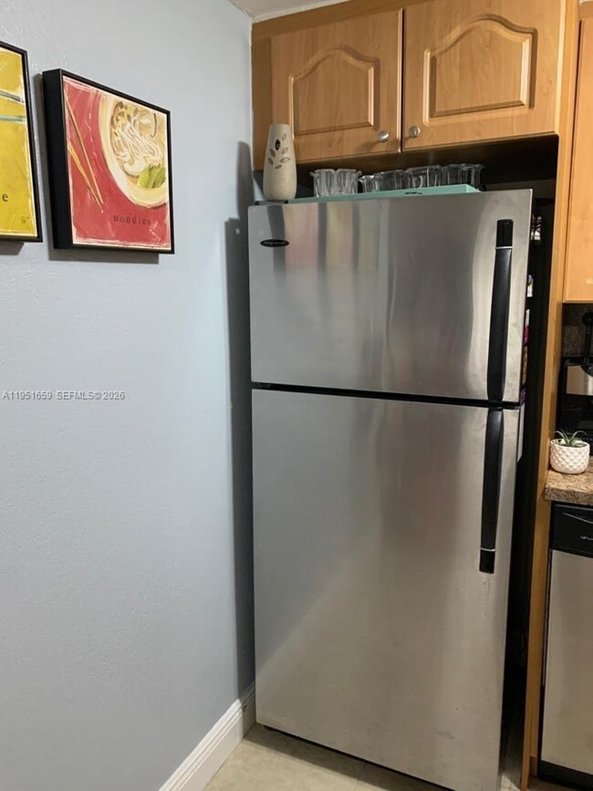 Building Photo - 8290 Lake Dr