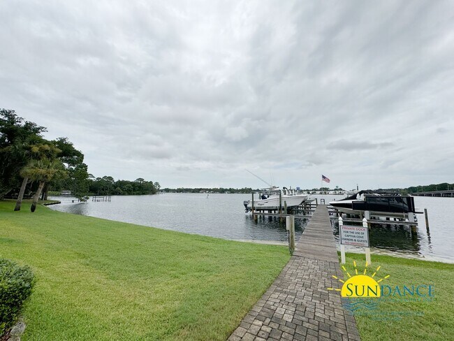 Building Photo - Waterfront Luxury Living on Cinco Bayou!