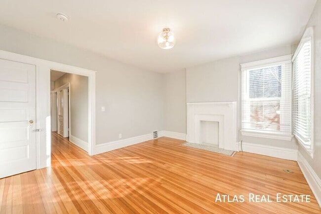 Building Photo - 476 N Washington St