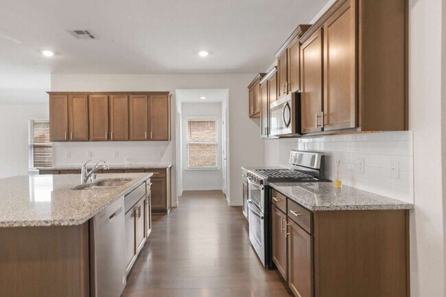 Building Photo - 503 Willow View Way