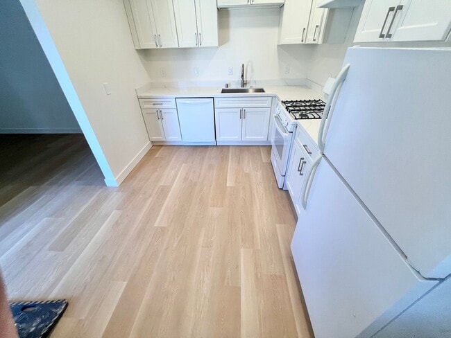 Building Photo - 516 K St