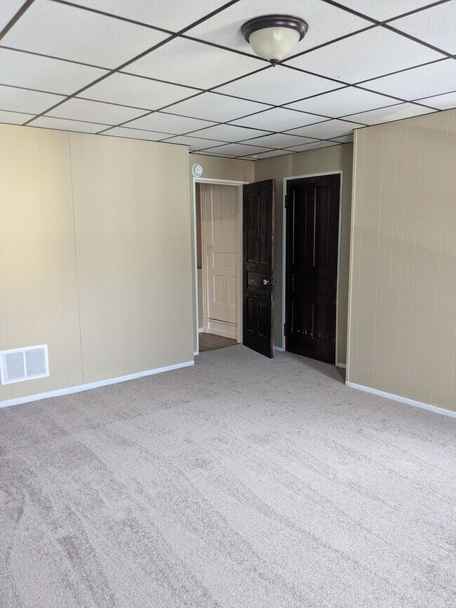Building Photo - 2 bedroom, 1 bath Single Family House in Beaver Falls