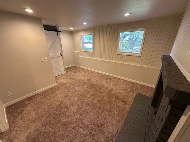 Building Photo - Charming 3 bedroom home in desirable Puyallup