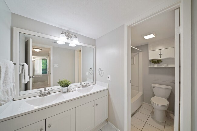 Building Photo - 1714 N Red Cedar Cir