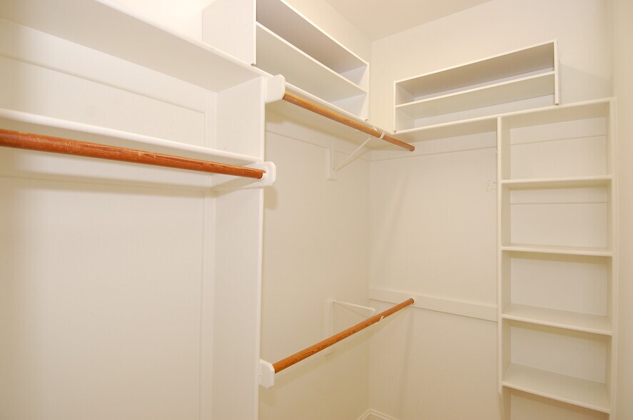 Closet - 103 Withwyndle Ct