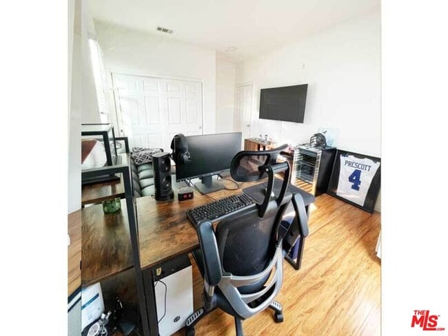 Building Photo - 10533 Maple Ln