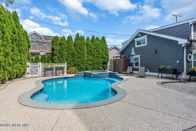 Building Photo - 101 Neptune Pl