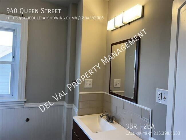 Building Photo - 940 Queen St