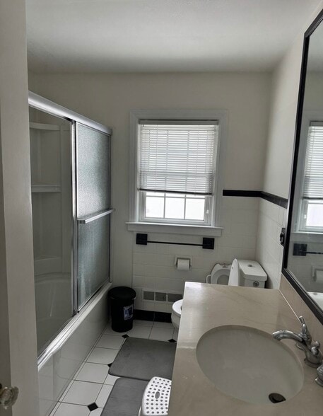 Building Photo - 1009 S Kinney Ave