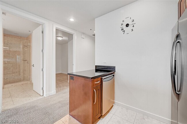 Building Photo - 4575 Dean Martin Dr