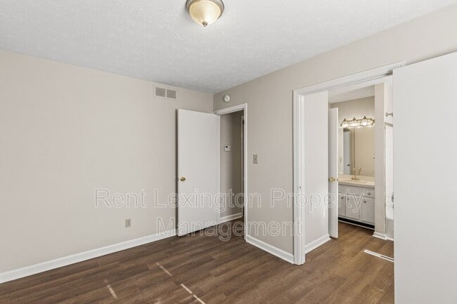 Building Photo - 3395 Montavesta Rd