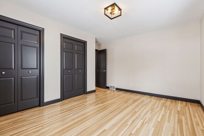 Building Photo - Gorgeous Like New Remodeled Edina Beauty w...