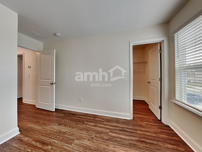 Building Photo - 318 Azore Way
