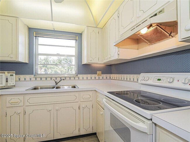 Building Photo - 47 Woodland Dr