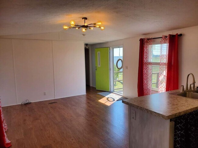 Building Photo - 2-Bedroom, 2-Bath Home for Rent