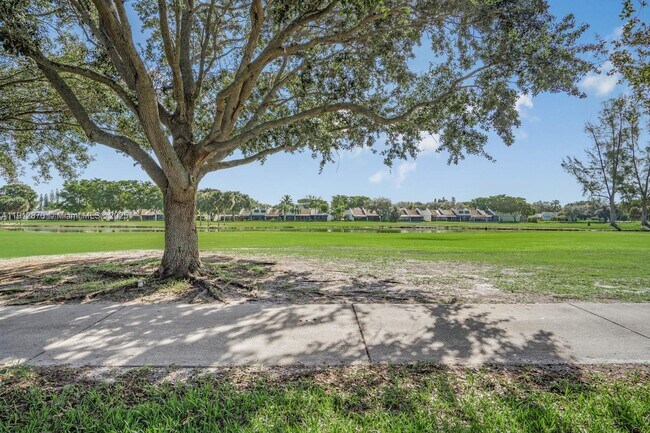 Building Photo - 1281 W Fairway Rd