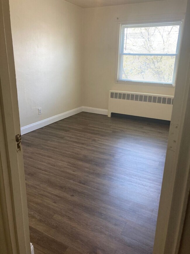 Building Photo - 414 E Lincoln Ave