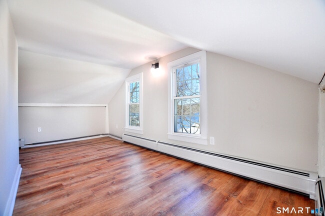 Building Photo - 59 Bridge St