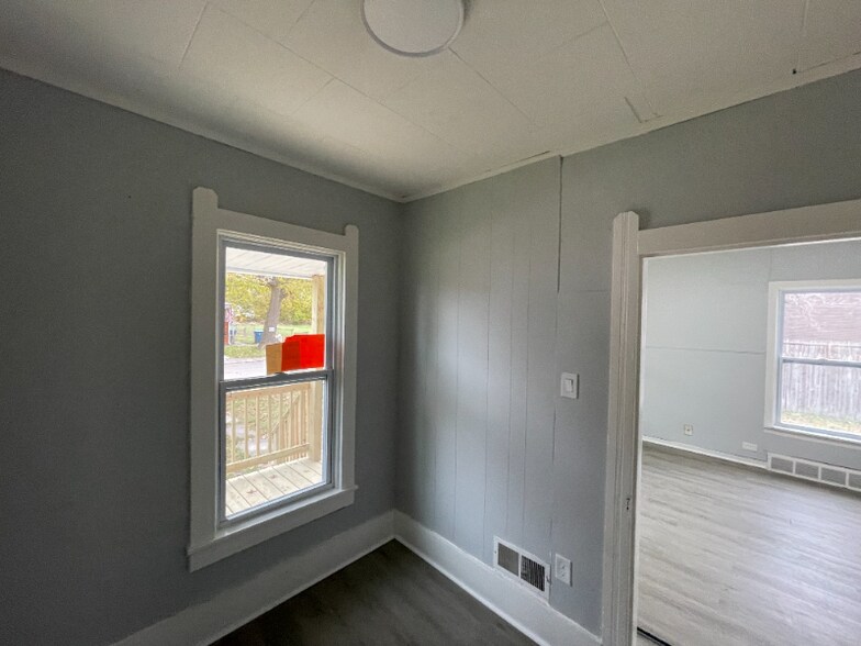 Building Photo - 407 W 23rd St