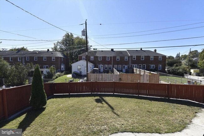 Building Photo - 1601 Thetford Rd