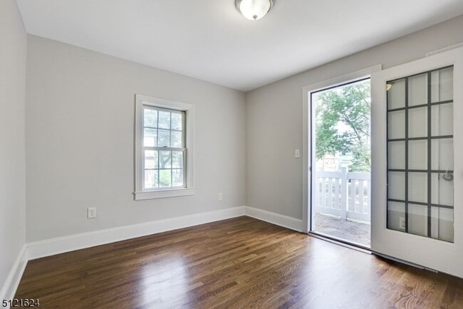 Building Photo - 302 N 10th St