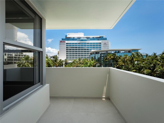 Building Photo - 2899 Collins Ave