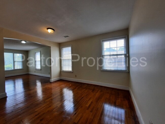 Building Photo - College Place Home