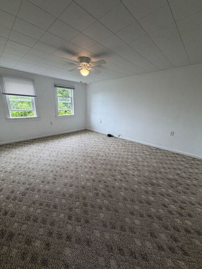Building Photo - 2 bedroom townhome in Bentworth School District!