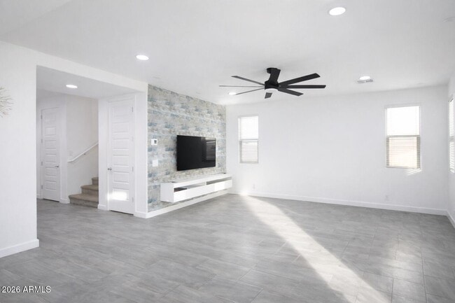 Building Photo - 2353 E Castanets Dr