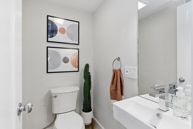 Building Photo - 54 Robey St