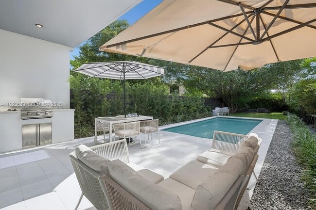 Building Photo - 3458 Day Ave