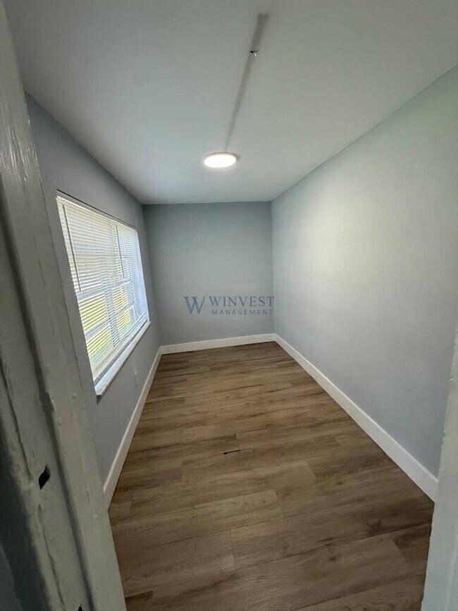 Building Photo - 1825 McKinley St