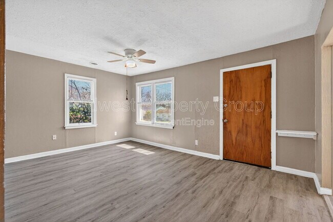 Building Photo - 8921 Higginson Ave