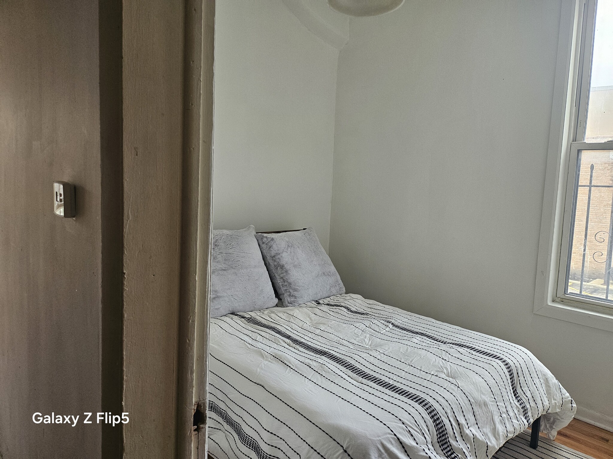 Bedroom - 2417 W Warren Blvd