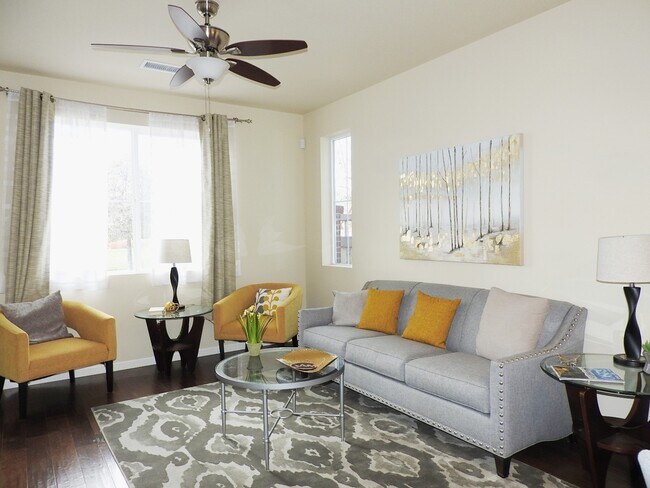 Building Photo - Central Park Town Home for Rent!