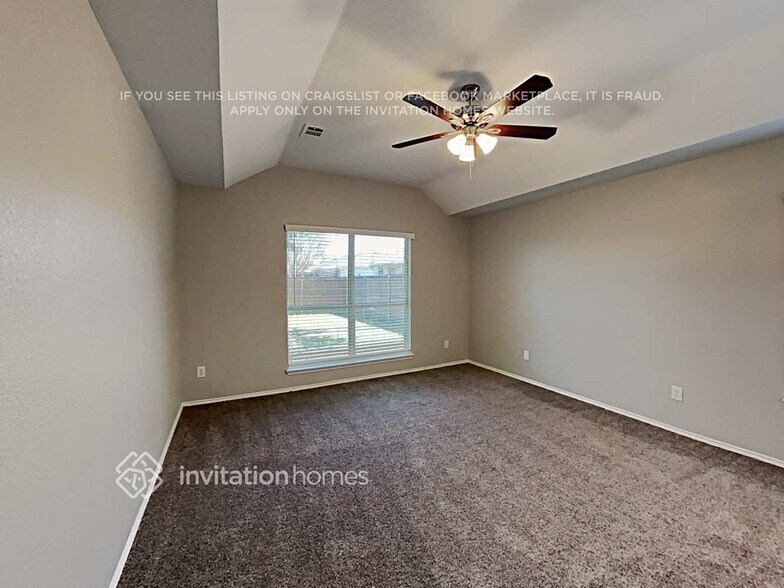 Building Photo - 824 Blue Heron Ln