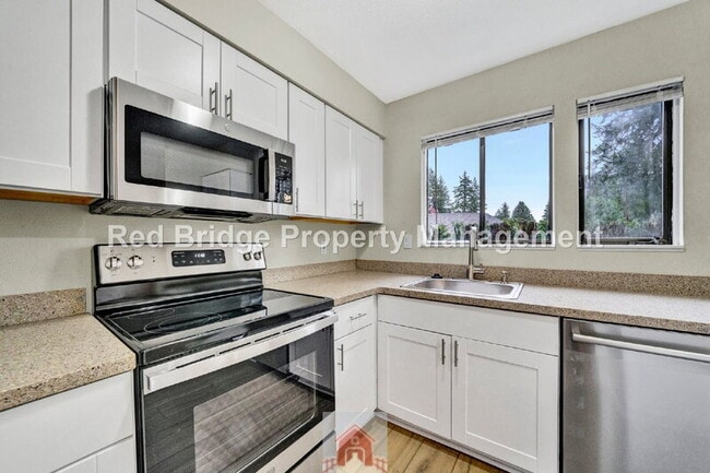 Building Photo - 17036 NE Oregon St