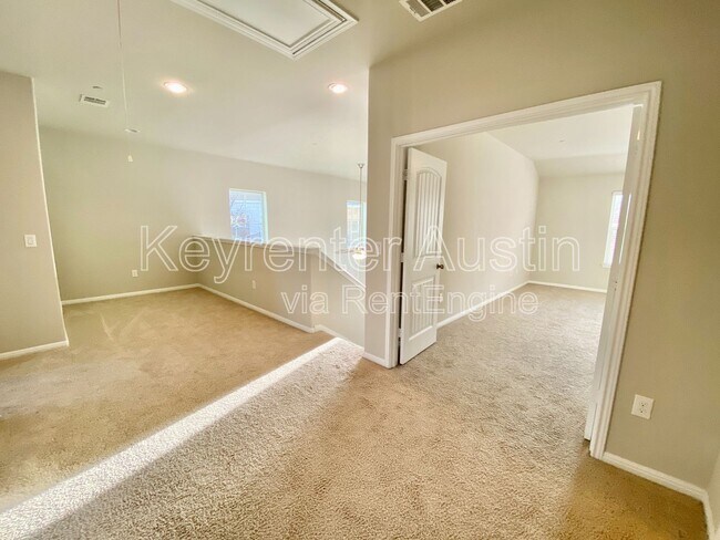 Building Photo - 516 E Slaughter Ln
