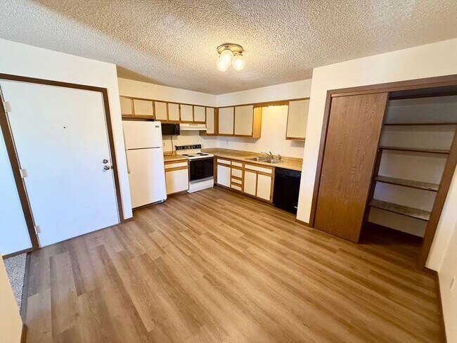 Building Photo - Limited-Time Move-In Deal: Get Your First 2 Weeks FREE! Spacious 2 Bed, 1 Bath Apartments + Water...